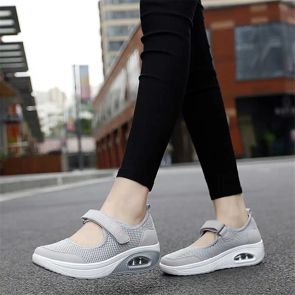 Women Accessories Shop Name Ideas - 36-41 zapatillas de deporte de colores