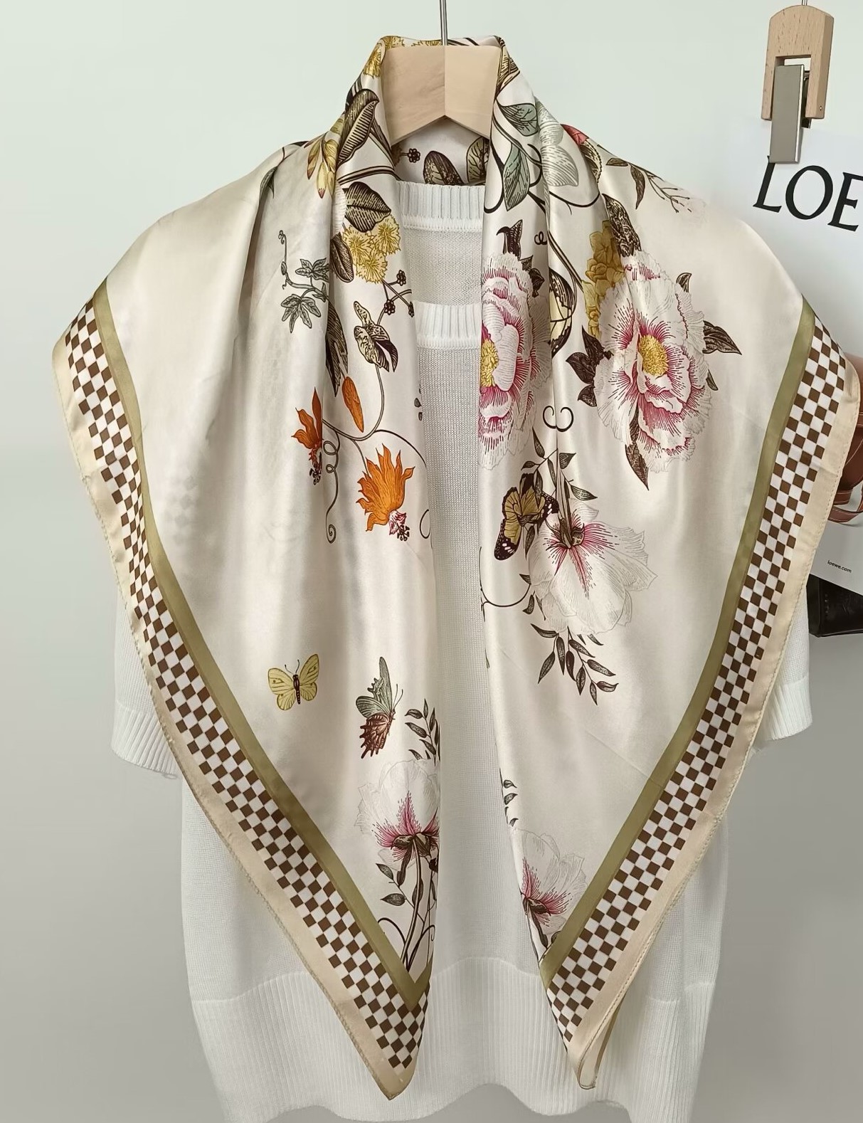 Pañuelo cuadrado estampado de  - Silk Scarf Square reseña y precio